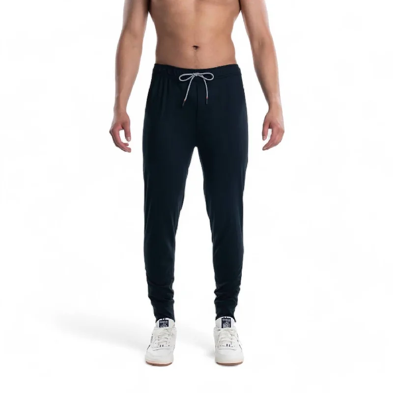 Get 25% off select men’s clothing when you shop online!  Peakdaze Jogger In Black