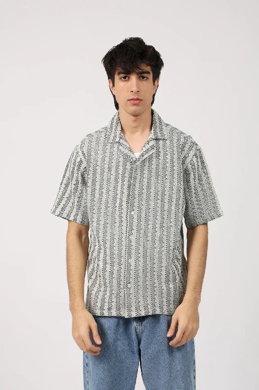 Don’t wait – Shop now for limited-time discounts on trendy clothing. RESORT COLLAR BUTTON DOWN BOX FIT POLO Don’t wait – Shop now for limited-time discounts on trendy clothing. RESORT COLLAR BUTTON DOWN BOX FIT POLO