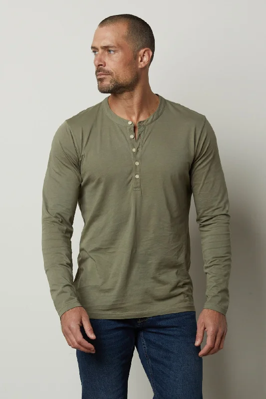 Update your look for less with men’s clothing on sale.  ALVARO HENLEY