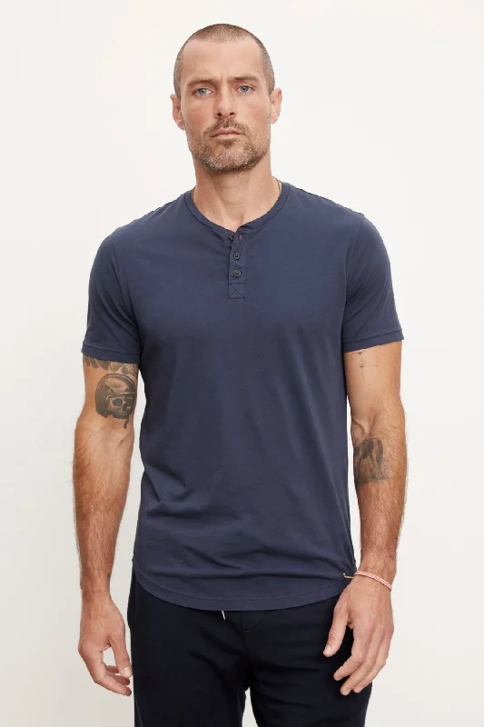 Flash discounts on men’s clothing – Don’t miss out!  FULTON HENLEY