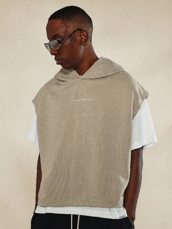 Flash sale alert! Shop fashion-forward clothing at discounted prices.  Boxy Fit Sleeveless Hoodie With Front Graphic Print
